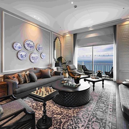 Hualien Farglory Hotel Yanliau Luaran gambar The living room of a suite at The Oberoi, Mumbai