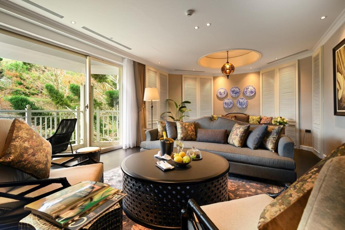 Hualien Farglory Hotel Yanliau Bilik gambar The living room of a suite at The Oberoi, Mumbai